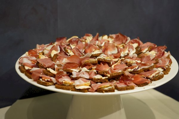 IMG#2 Caesar van zXz A Glance at Appetizers at Cersaie Stands ;)