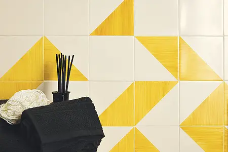 Koristelaatta, Väri keltainen väri,valkoinen väri, Tyyli käsitehty, Keramiikka, 14x14 cm, Pinta matta