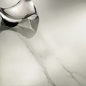 Grundflise, Effekt calacatta, Farve hvid, Uglaseret porcelænsstentøj, 120x120 cm, Overflade poleret