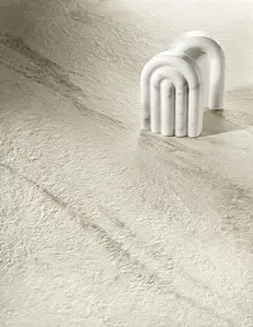 Grundflise, Effekt calacatta, Farve beige, Uglaseret porcelænsstentøj, 60x120 cm, Overflade skridsikker