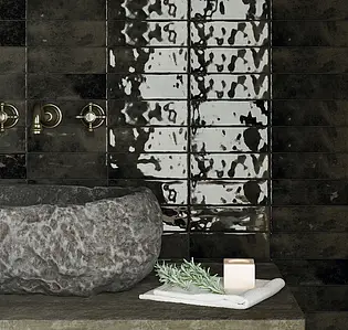 Background tile, Effect left_menu_crackleur , Color black, Glazed porcelain stoneware, 6.5x20 cm, Finish glossy