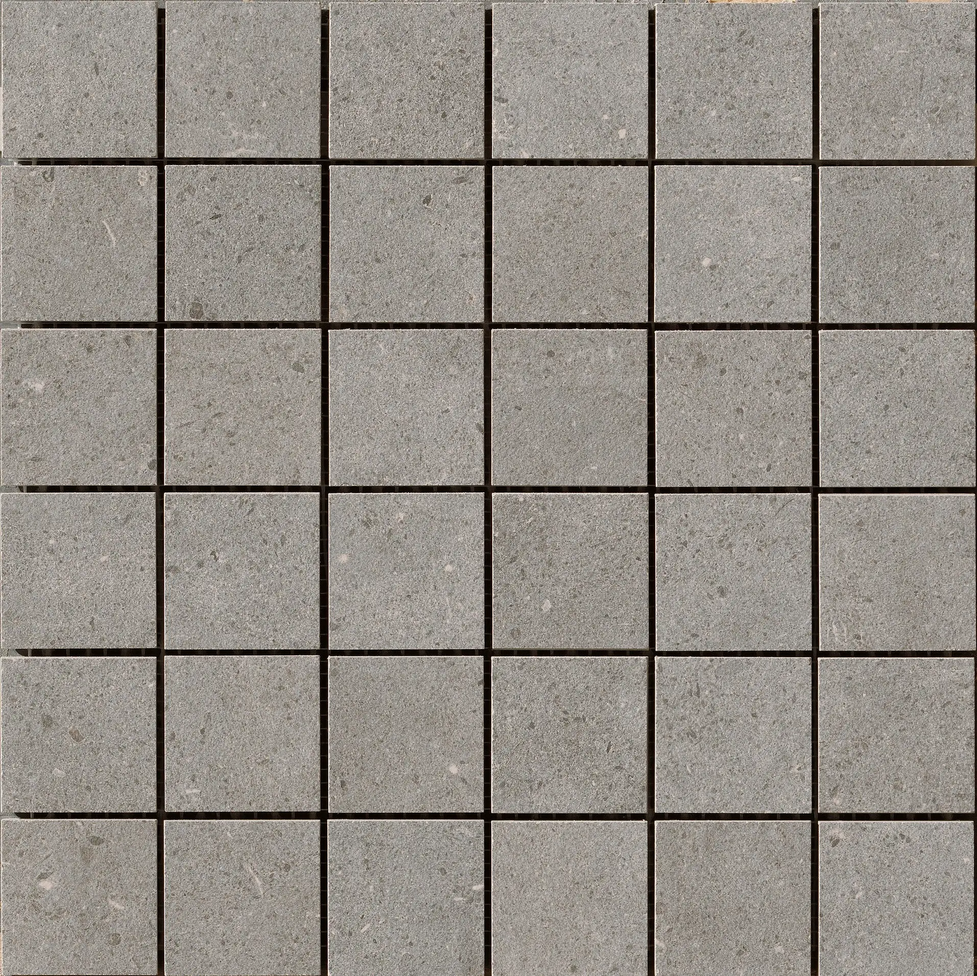 1065079_Mos.5X5SquareGreyIn Cercom Square