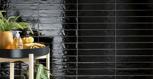 Piastrella di fondo, Colore nero, Gres porcellanato smaltato, 6.1x37 cm, Superficie lucida