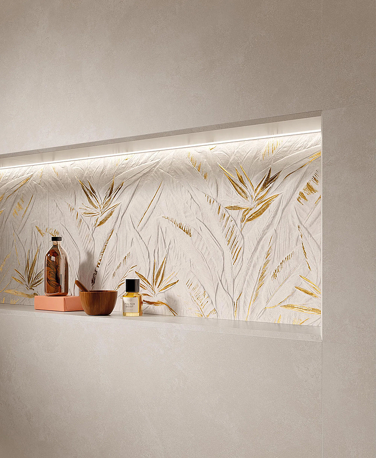 Decorative piece, gold and precious metals, other stones effect