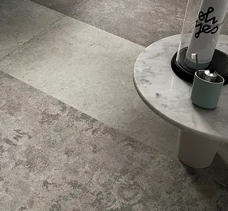 Bakgrundskakel, Textur betong, Färg grå, Glaserad granitkeramik, 60x120 cm, Yta halksäker