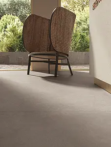 Grundflise, Effekt beton, Farve brun, Glaseret porcelænsstentøj, 120x120 cm, Overflade skridsikker