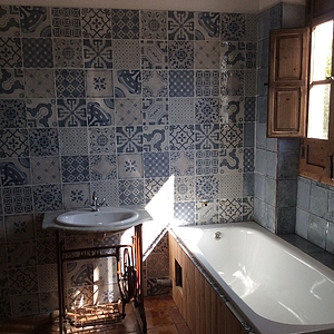 Background tile, Effect left_menu_crackleur , Color white,sky blue, Style patchwork, Ceramics, 20x20 cm, Finish Honed