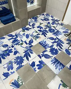 Grundflise, Farve marineblå,hvid, Stil patchwork,håndlavet, Glaseret porcelænsstentøj, 20x20 cm, Overflade blank