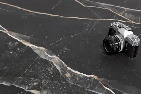 Piastrella di fondo, Effetto pietra,calacatta, Colore nero, Gres porcellanato non smaltato, 60x120 cm, Superficie antiscivolo