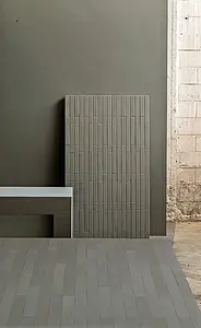 Grundflise, Farve grå, Stil designer, Glaseret porcelænsstentøj, 5.5x45 cm, Overflade skridsikker