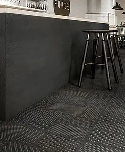 Bakgrundskakel, Textur metall, Färg svart, Glaserad granitkeramik, 60x120 cm, Yta halksäker