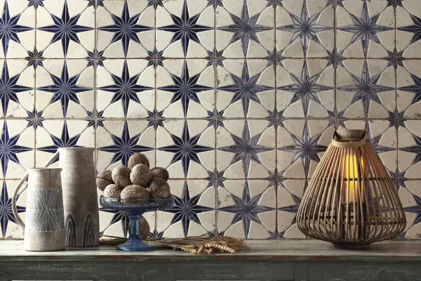 Grundflise, Farve himmelblå, Stil designer, Keramik, 45x45 cm, Overflade med antiklook