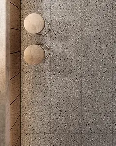 Basistegels, Effect terrazzo look, Kleur grijze, Ongeglazuurd porseleinen steengoed, 60x119.5 cm, Oppervlak antislip